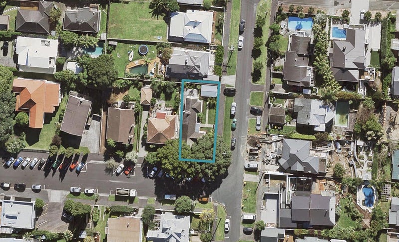 8 Richmond Avenue, Northcote Point, Auckland - Carousel 1