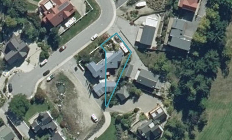 10 Tenby Street, Wānaka - Carousel 1