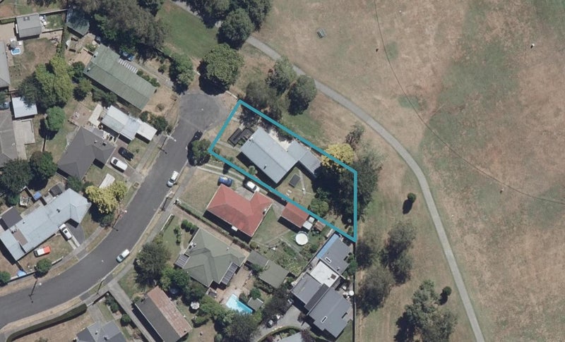 8 Willow Road, Hillcrest, Hamilton - Carousel 1