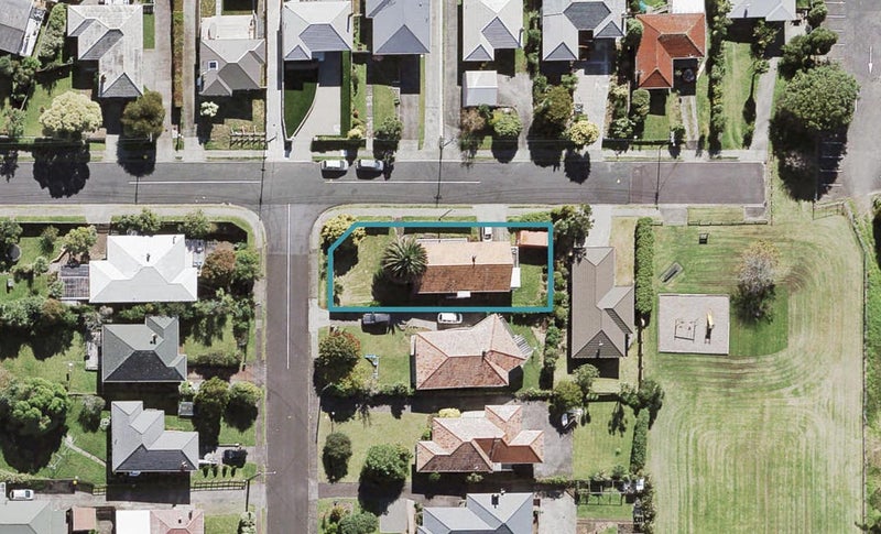 2 Tiki Street, New Lynn, Auckland - Carousel 1