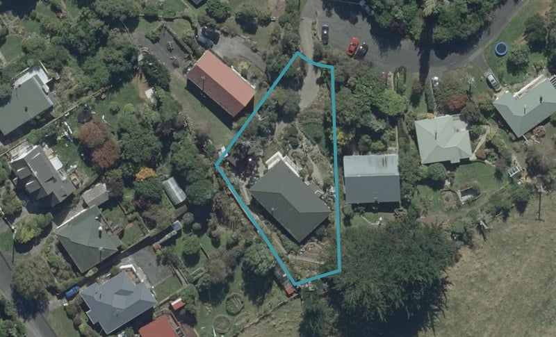 17 Hellyer Street, Macandrew Bay, Dunedin - Carousel 1