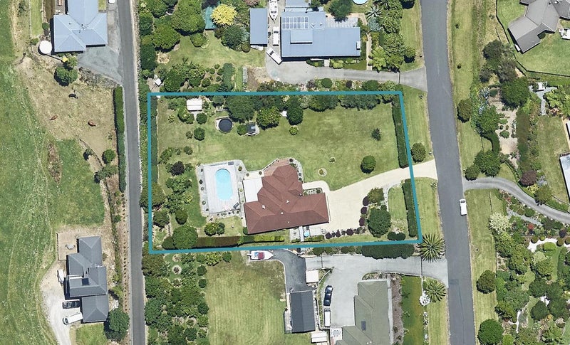 21 Roger Guy Place, Welcome Bay, Tauranga - Carousel 1