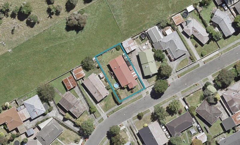 11 Indiana Grove, Totara Park, Upper Hutt - Carousel 1