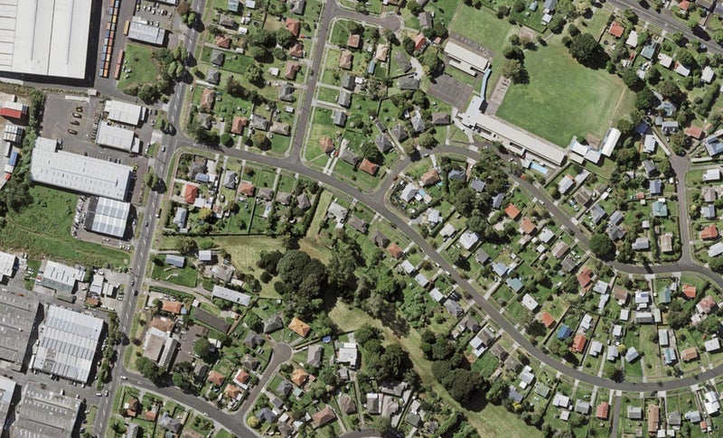 15 Torino Street, Point England, Auckland - Carousel 1