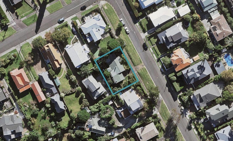 42 Palmerston Road, Birkenhead, Auckland - Carousel 1