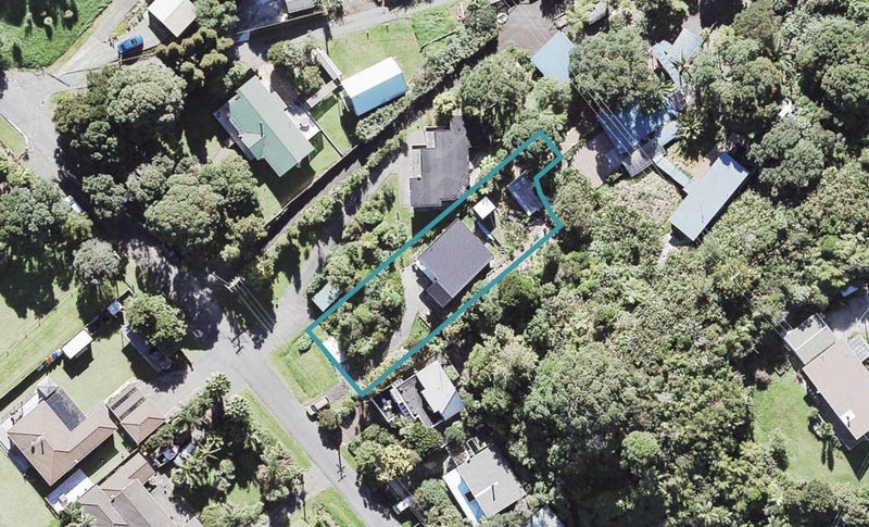 10 Foster Avenue, Huia, Auckland - Carousel 1