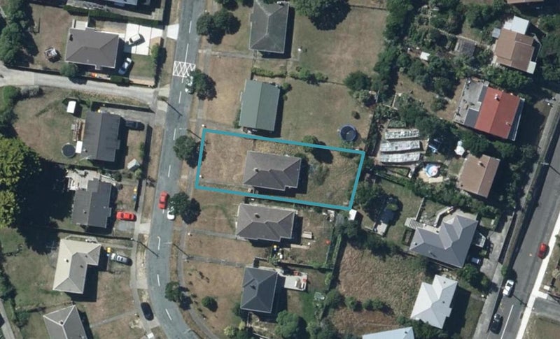 15 Taupiri Crescent, Titahi Bay, Porirua - Carousel 1
