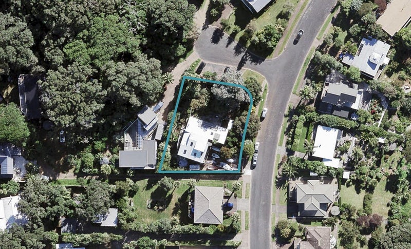 31 Kennedy Point Road, Surfdale, Waiheke Island - Carousel 1