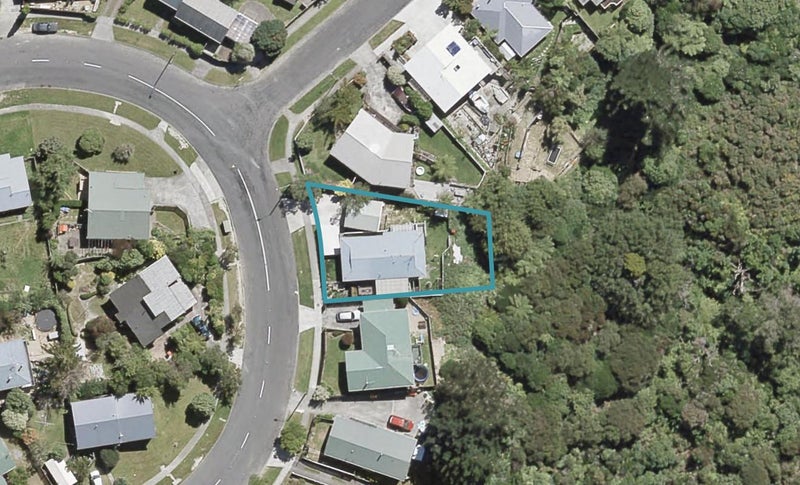 107 Holborn Drive, Stokes Valley, Lower Hutt - Carousel 1