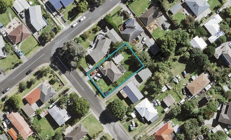 29 Dolbear Street, Titirangi, Auckland - Carousel 1