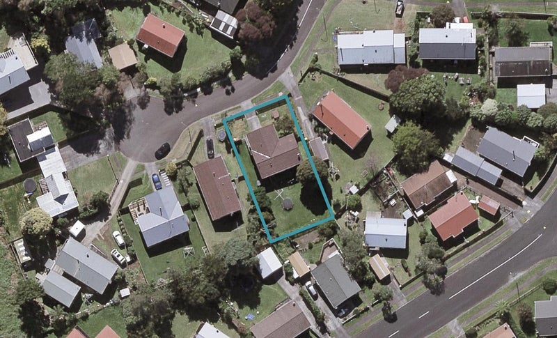 5 Elgin Grove, Merrilands, New Plymouth - Carousel 1