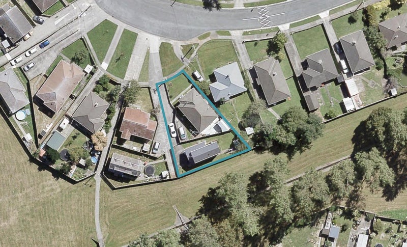 50 Strand Crescent, Naenae, Lower Hutt - Carousel 1