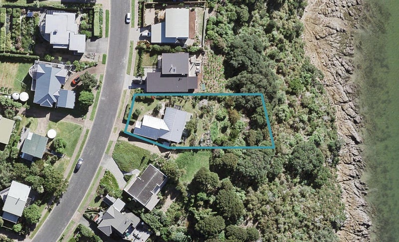 32 Kennedy Point Road, Surfdale, Waiheke Island - Carousel 1