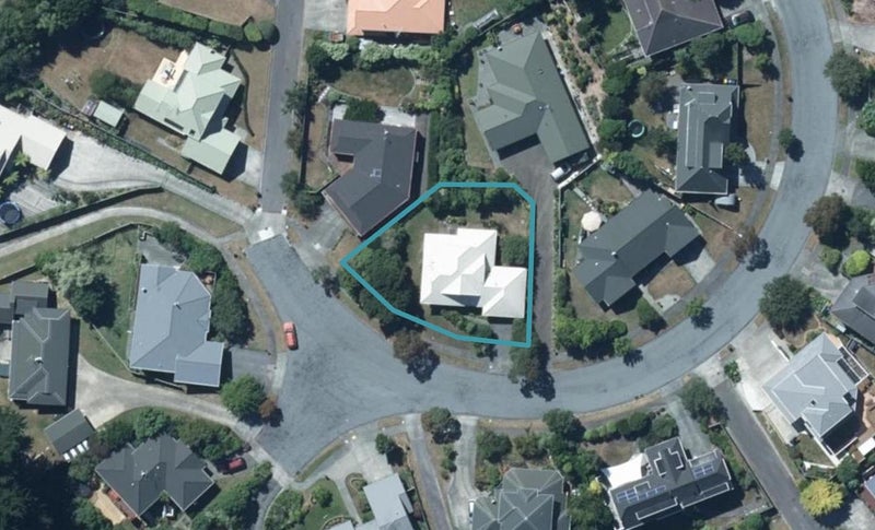 16 Saunders Close, Whitby, Porirua - Carousel 1