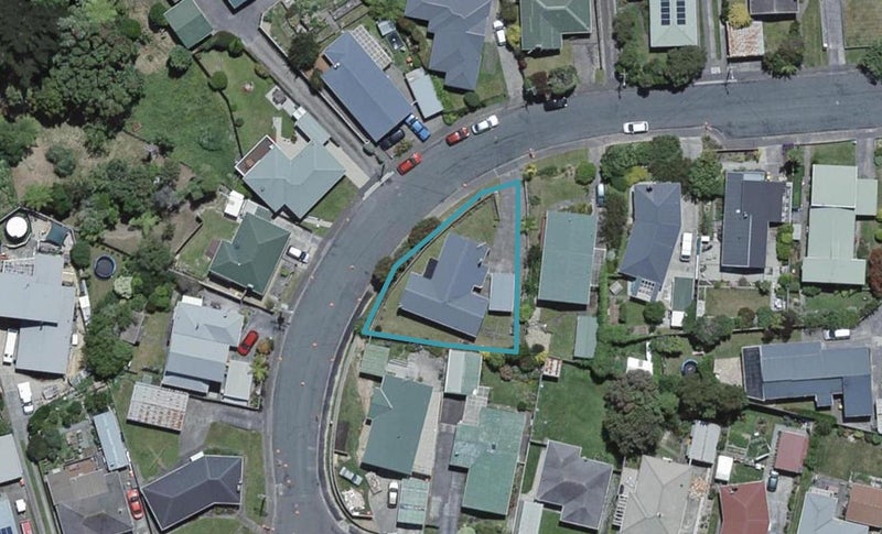 8 Cara Crescent, Paparangi, Wellington - Carousel 1