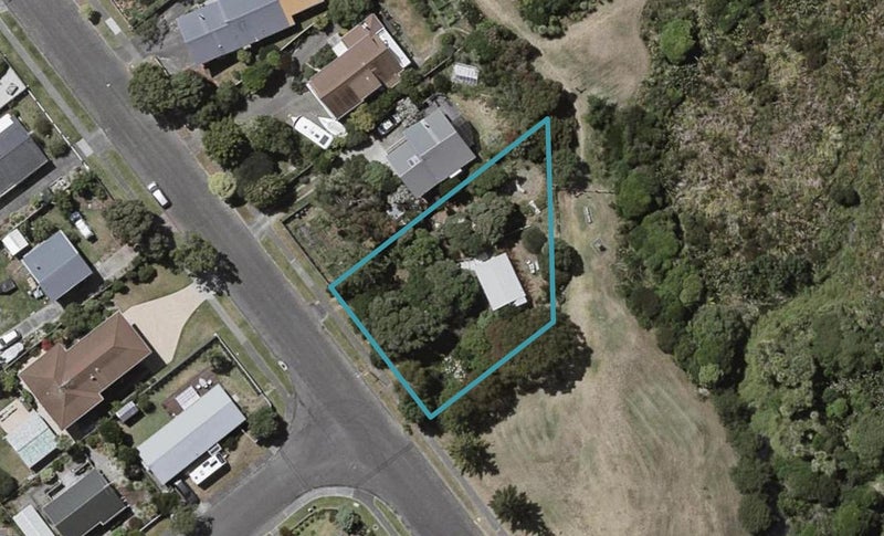37 Eruini Street, Waikanae Beach, Waikanae - Carousel 1