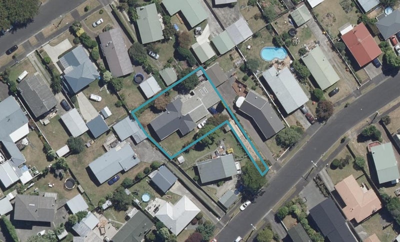 11 Patrick Place, Fitzroy, Hamilton - Carousel 1
