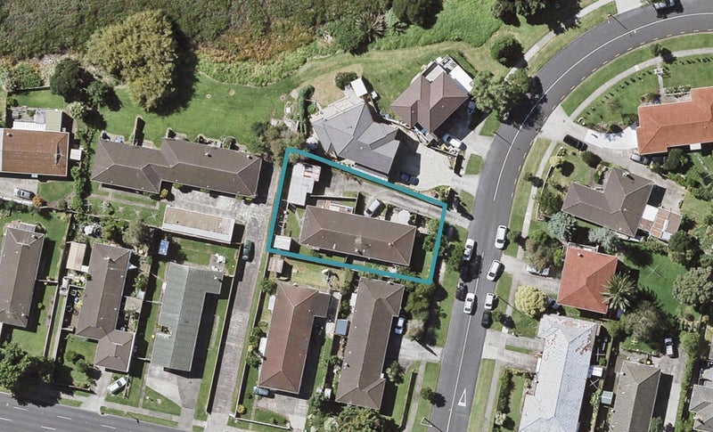 2/25 Williams Avenue, Pakuranga, Auckland - Carousel 1