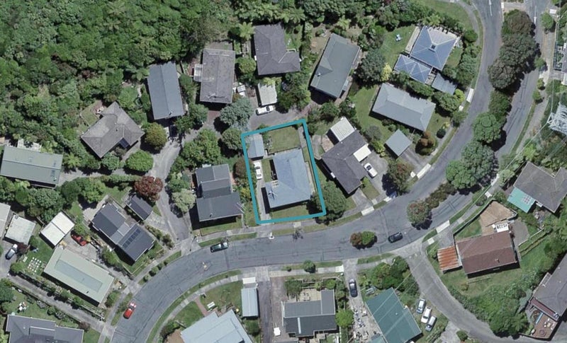 8 John Witton Drive, Crofton Downs, Wellington - Carousel 1