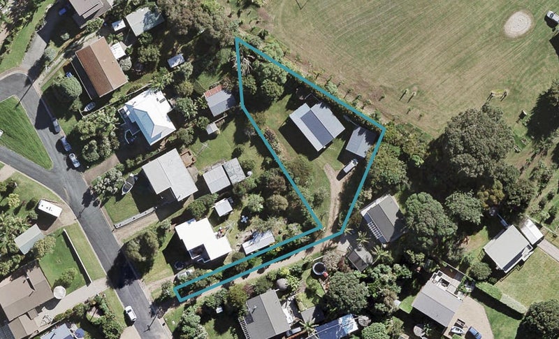 9 Esslin Road, Surfdale, Waiheke Island - Carousel 1