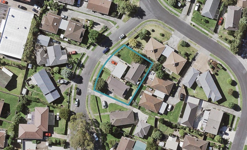 1/4 Tyndrum Place, Highland Park, Auckland - Carousel 1