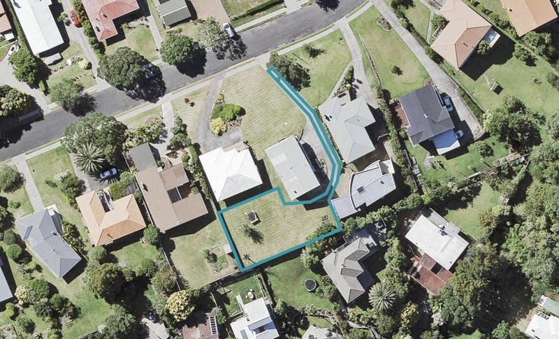 24A Mayfair Crescent, Mairangi Bay, Auckland - Carousel 1