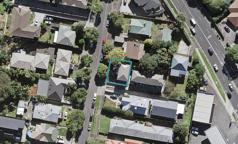 8 Lyon Avenue, Mount Albert, Auckland - Carousel 1