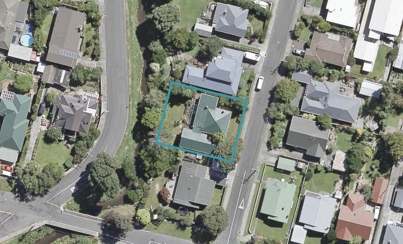 1 Woodvale Grove, Fairfield, Lower Hutt - Carousel 1