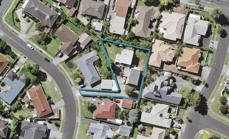 1/33 Hedge Row, Sunnyhills, Auckland - Carousel 1