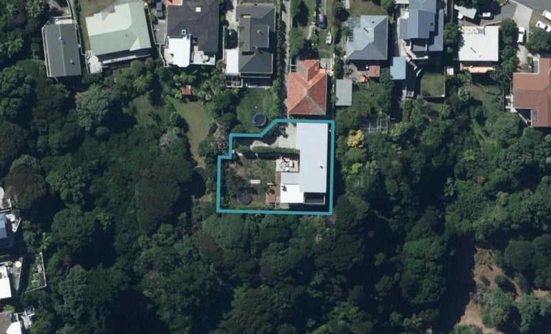 10 Corlett Road, Plimmerton, Porirua - Carousel 1