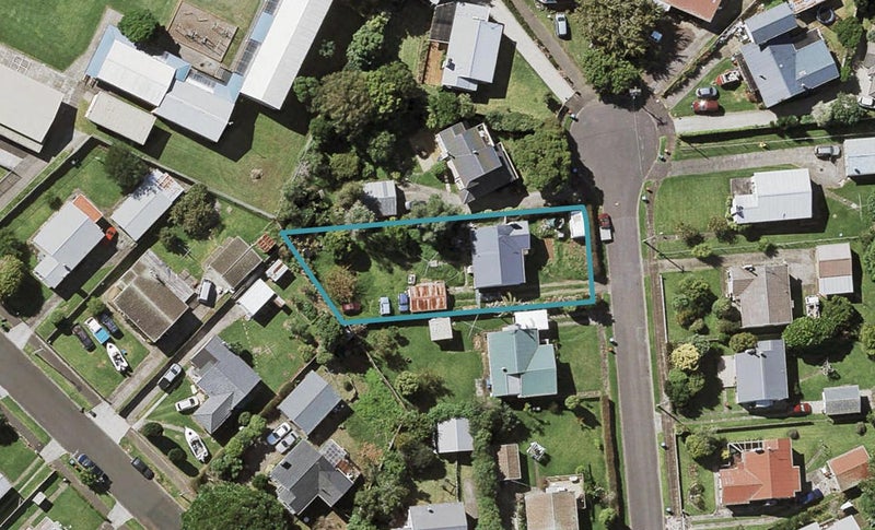 6 Tuakana Street, Point England, Auckland - Carousel 1