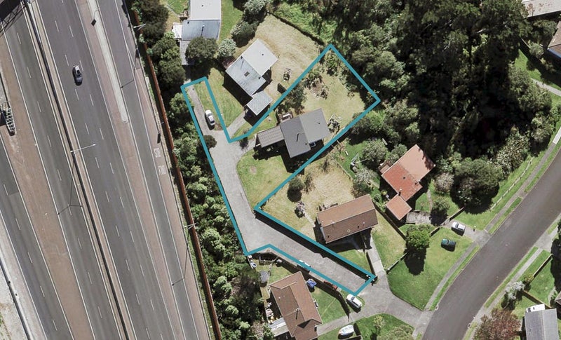 9 Holmes Drive, West Harbour, Auckland - Carousel 1