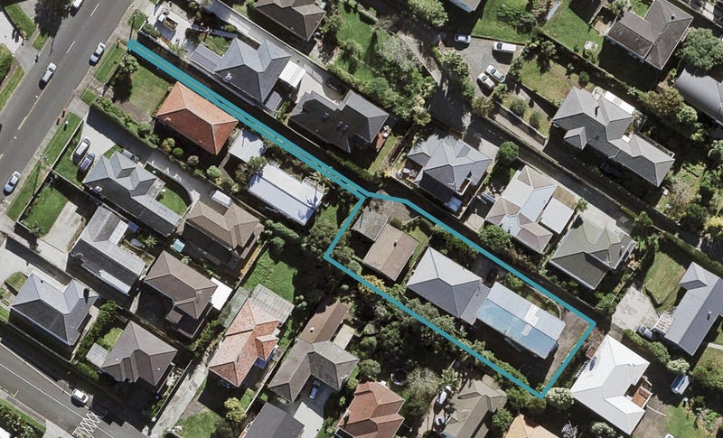 32 Hayr Road, Three Kings, Auckland - Carousel 1