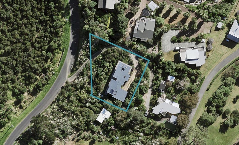 17 Great Barrier Road, Oneroa, Waiheke Island - Carousel 1