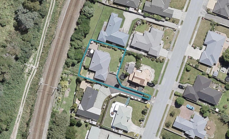 38 Mary Huse Grove, Manor Park, Lower Hutt - Carousel 1