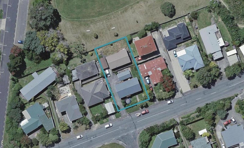 41 Horokiwi Road West, Newlands, Wellington - Carousel 1