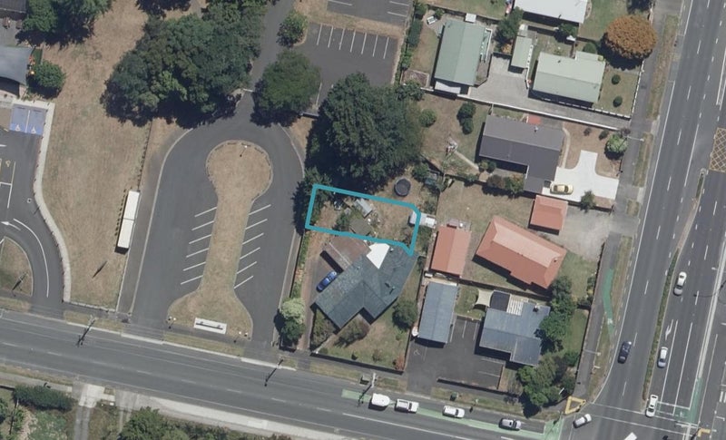 4/4 Collins Road, Melville, Hamilton - Carousel 1