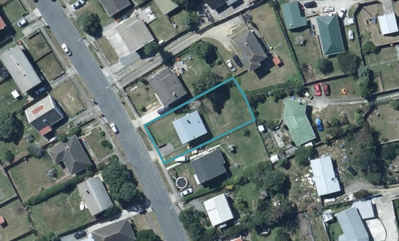 17 Aberfeldy Street, Cannons Creek, Porirua - Carousel 1