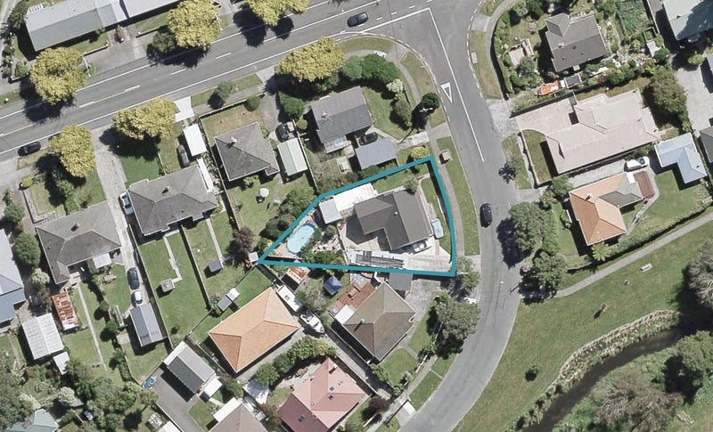 521 Riverside Drive, Fairfield, Lower Hutt - Carousel 1
