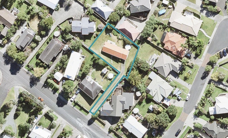 18 Waiora Road, Stanmore Bay, Whangaparaoa - Carousel 1