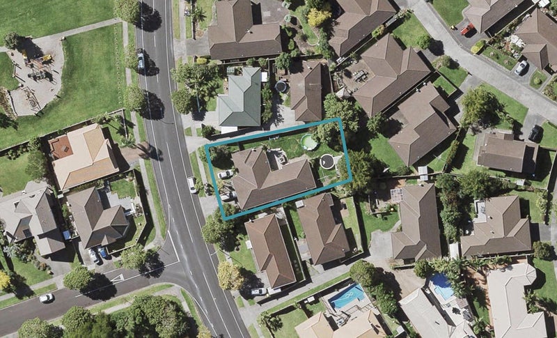 33 Kilimanjaro Drive, Northpark, Auckland - Carousel 1