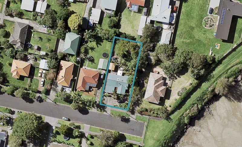 8 Riki Road, Point England, Auckland - Carousel 1