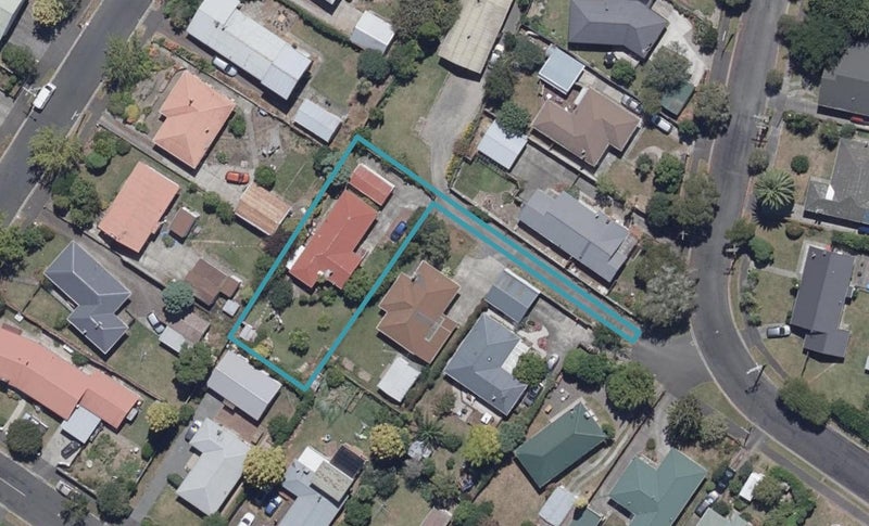 15 Panair Crescent, Hillcrest, Hamilton - Carousel 1