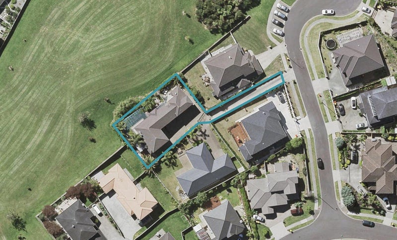 8 Lough Derg Place, Pinehill, Auckland - Carousel 1