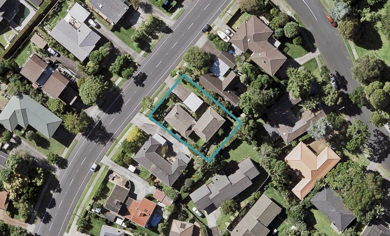 2/64 Prince Regent Drive, Half Moon Bay, Auckland - Carousel 1