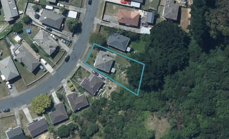 20 Penguin Grove, Waitangirua, Porirua - Carousel 1