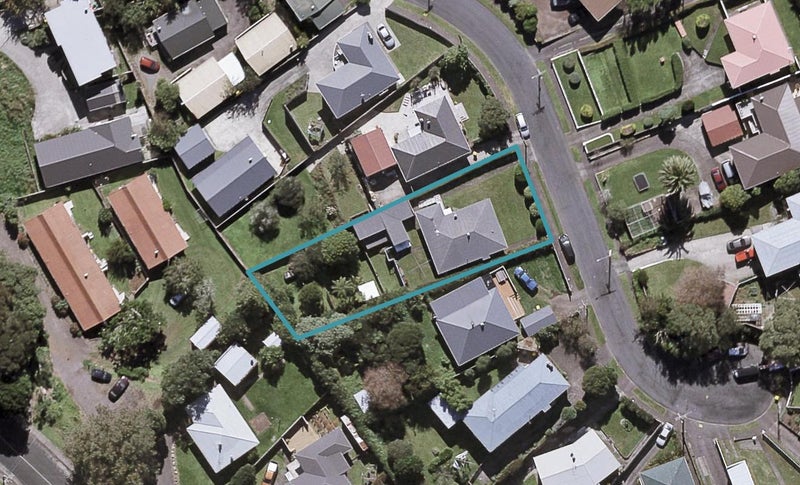 16 Stuart Place, Blagdon, New Plymouth - Carousel 1