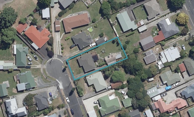 14 Somme Crescent, Hillcrest, Hamilton - Carousel 1