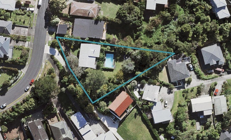 17 Speedy Crescent, Hillcrest, Auckland - Carousel 1