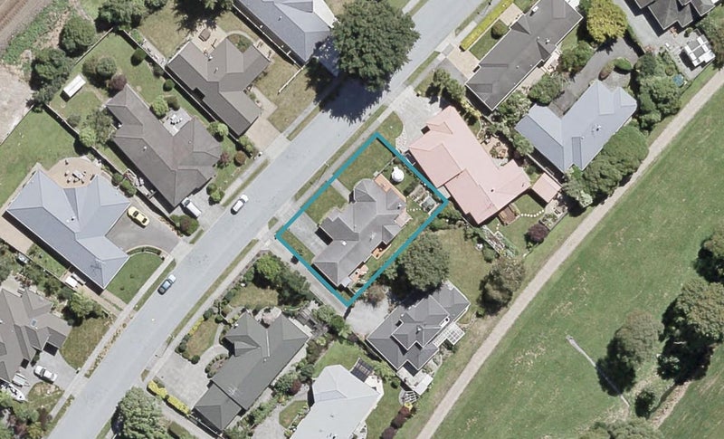6 Mary Huse Grove, Manor Park, Lower Hutt - Carousel 1